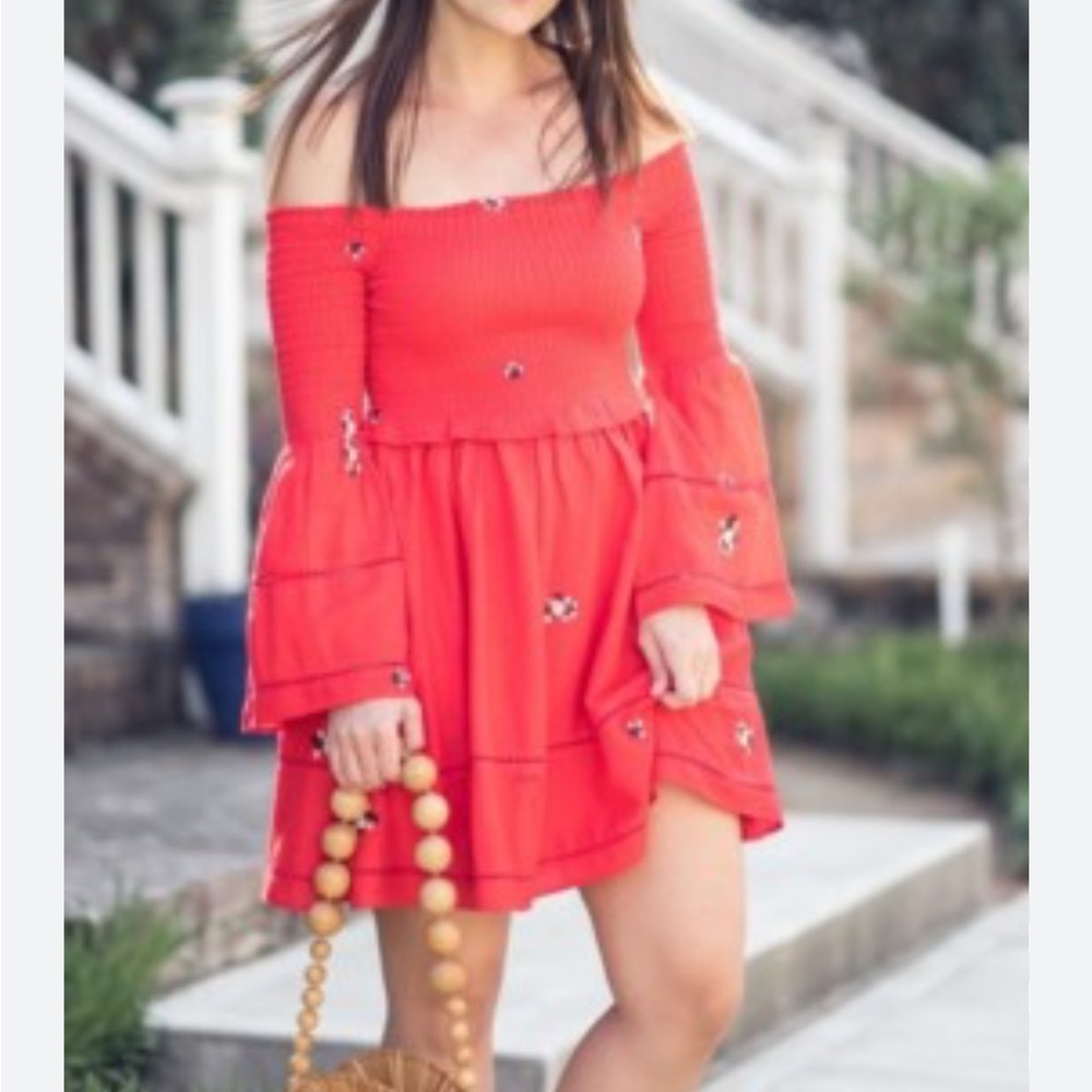 Free People womans fountain daisy’s Red Off-Shoulder Embroidered mini dress am
